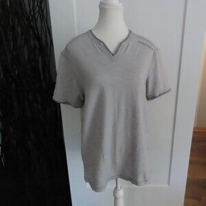 GUESS VNeck TShirt